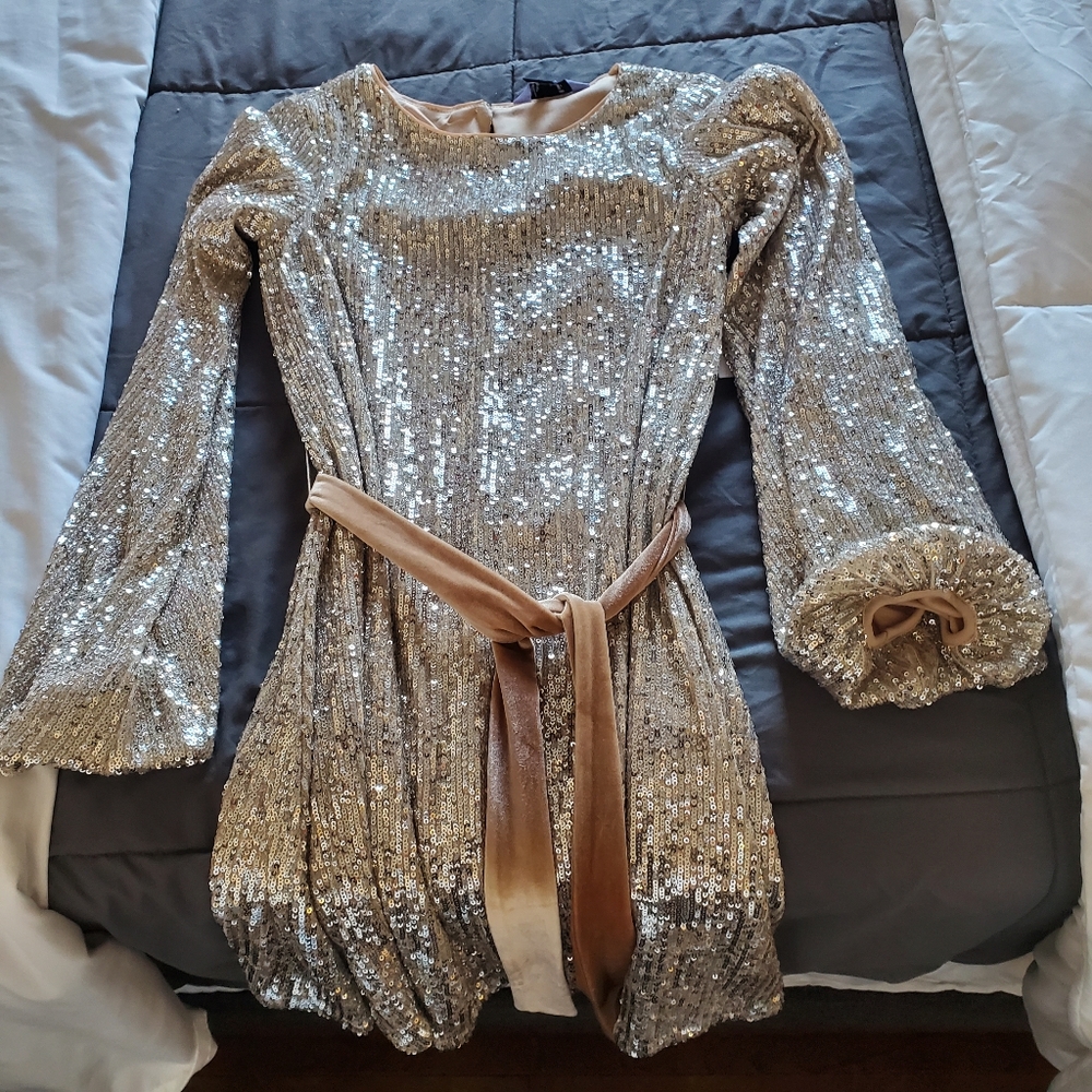 Gold sequence dress - Picture 5 of 9